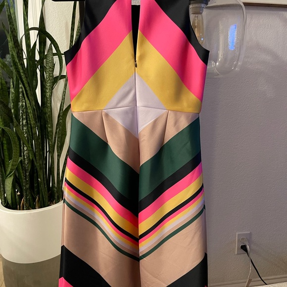 Below the knee dress, zipper and button closure in back, lined - Picture 3 of 4